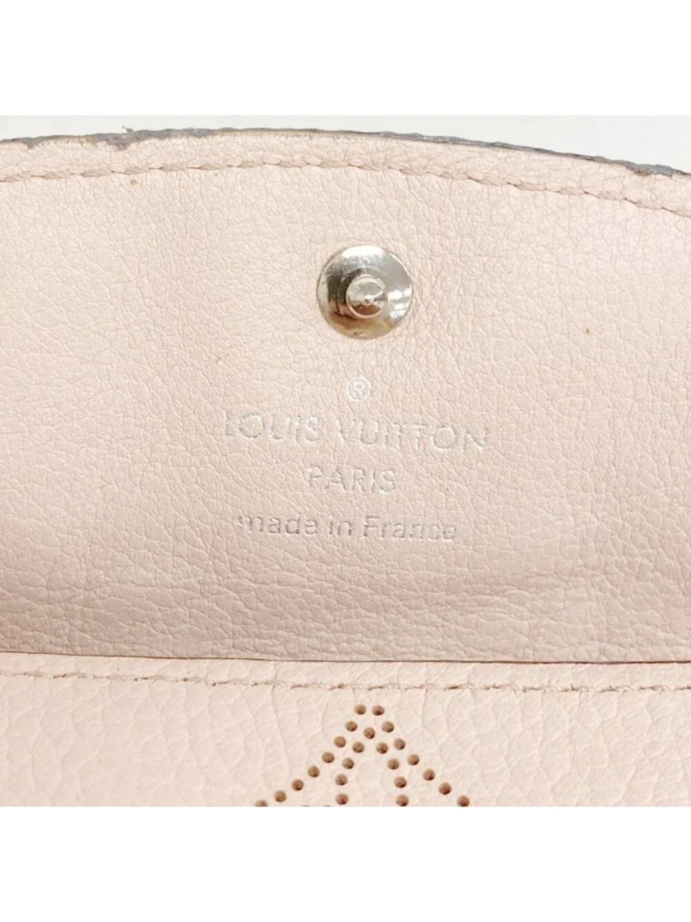Louis Vuitton Key Case Mahina Multicles 4 Magnolia Key Holder